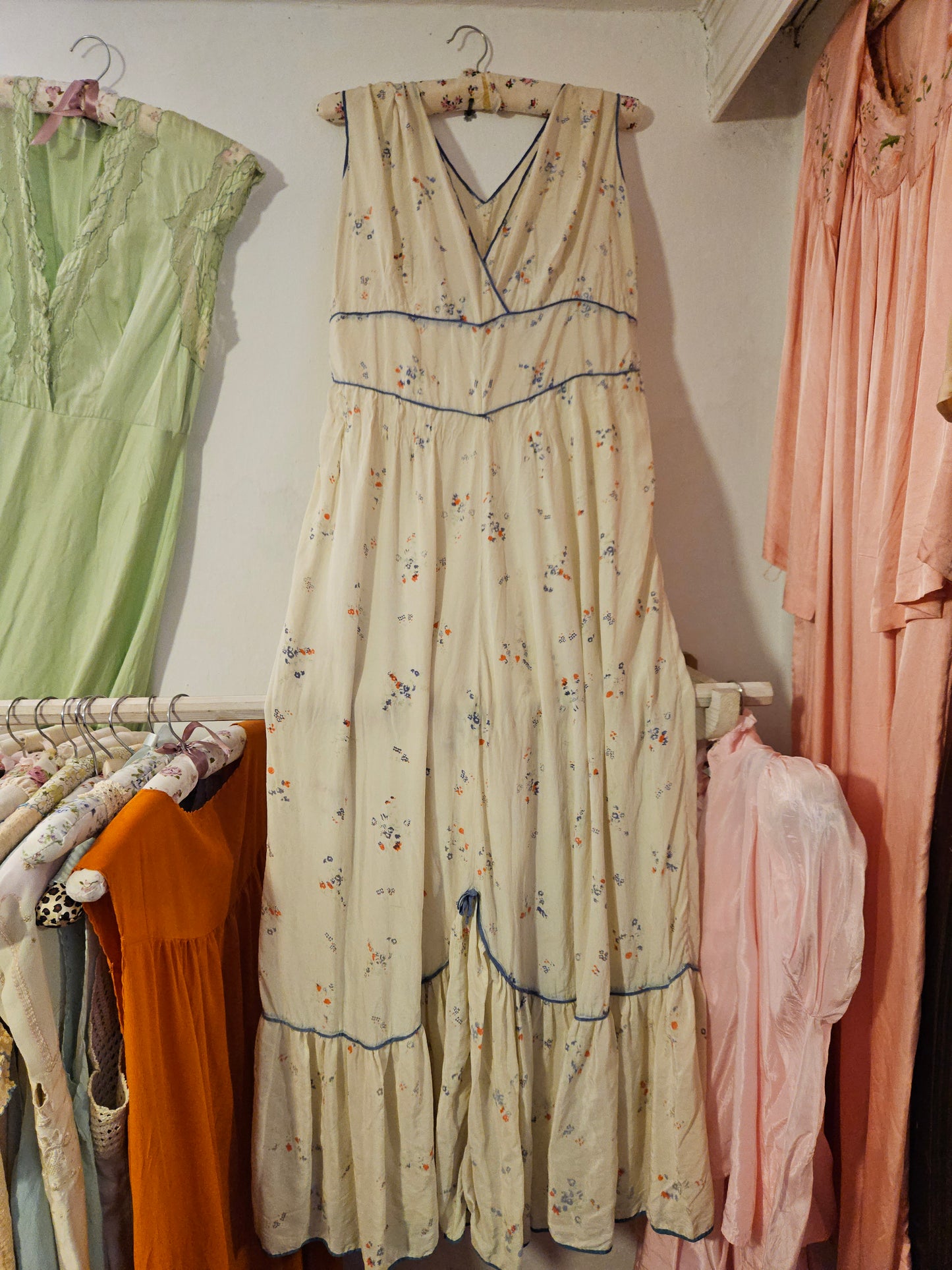 çiçekli gece elbisesi