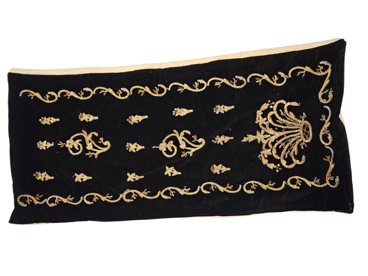 tel kırma işlemeli kadife yastık